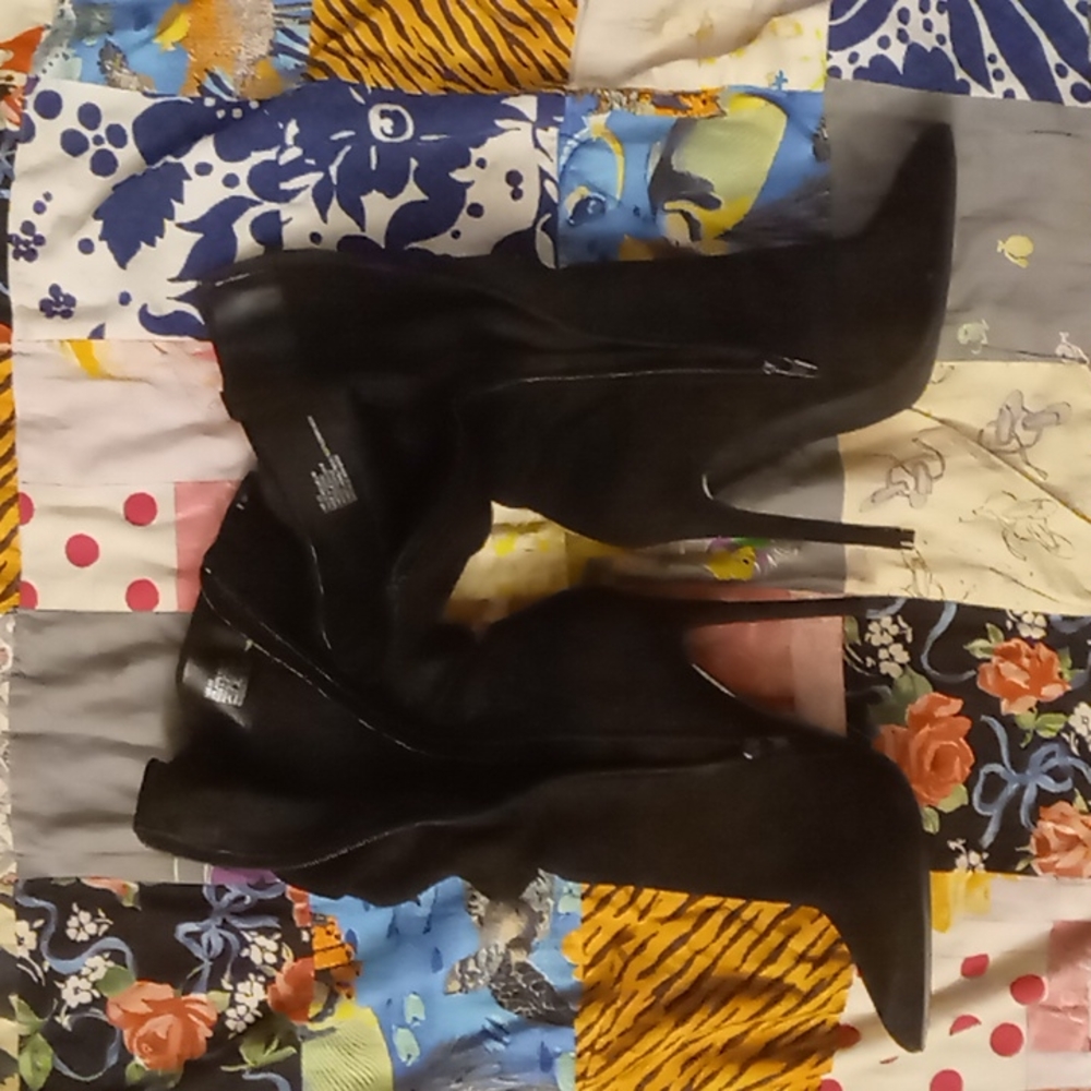 Carlee Heeled Boots size 8.5